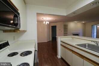Building Photo - 3301 Sir Thomas Dr