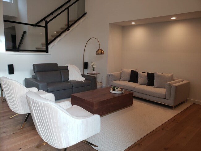 Formal living room - 3720 136th Ave SE