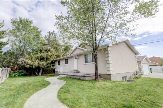 Building Photo - 312 E 400 N