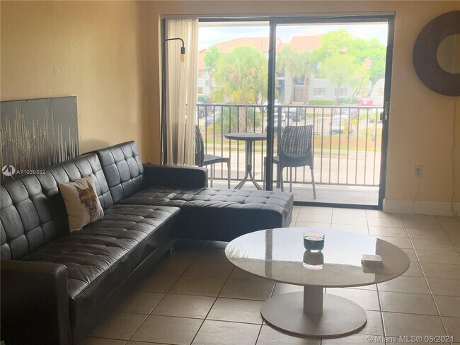 Foto del edificio - 7100 NW 179th St