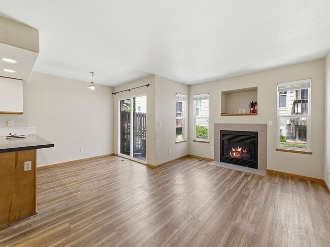 Building Photo - Excellent 4-Bedroom Condo in West Fort Collins!