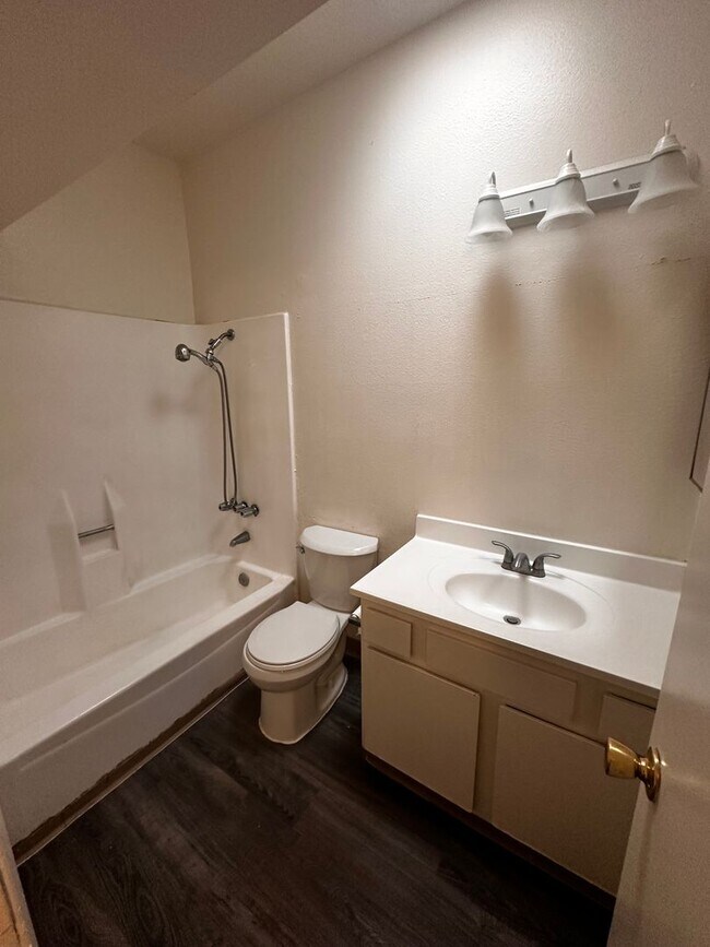 Foto del edificio - 2 bed 1.5 bath Apartment for rent