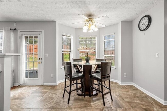 Foto del edificio - 1444 Sydney Pond Cir