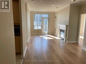 Building Photo - 25 Kingsbridge Garden Cir
