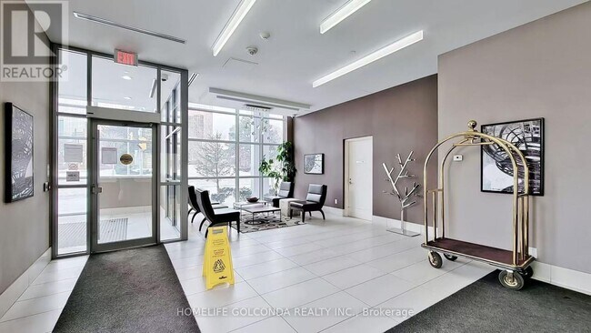 Building Photo - 275-2275 Yorkland Rd