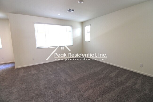 Building Photo - Brand New Rocklin 4bd/3ba House with 2 Car...