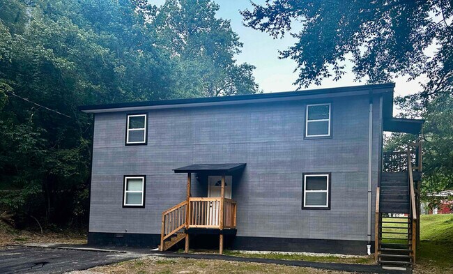 Foto del edificio - 208 Johnson Rd