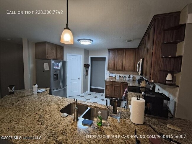 Foto del edificio - 14348 Atwood Cove