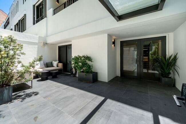 Building Photo - 10659 NE Quay Bridge Ct