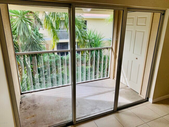 Foto del edificio - 1648 Sunny Brook Ln