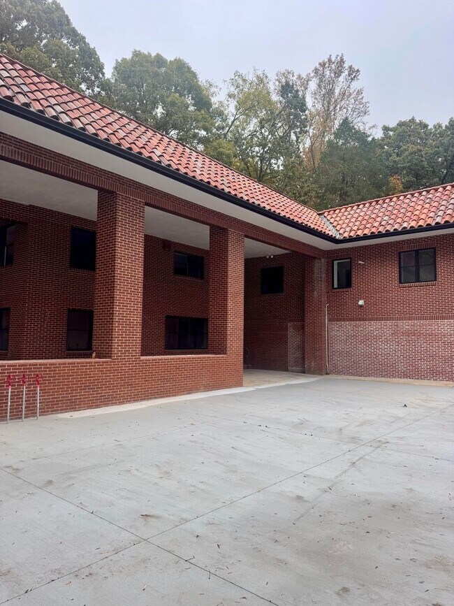 Building Photo - 2113 W Madison Ave