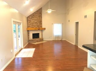 Building Photo - 6420 Sugar Creek Dr N