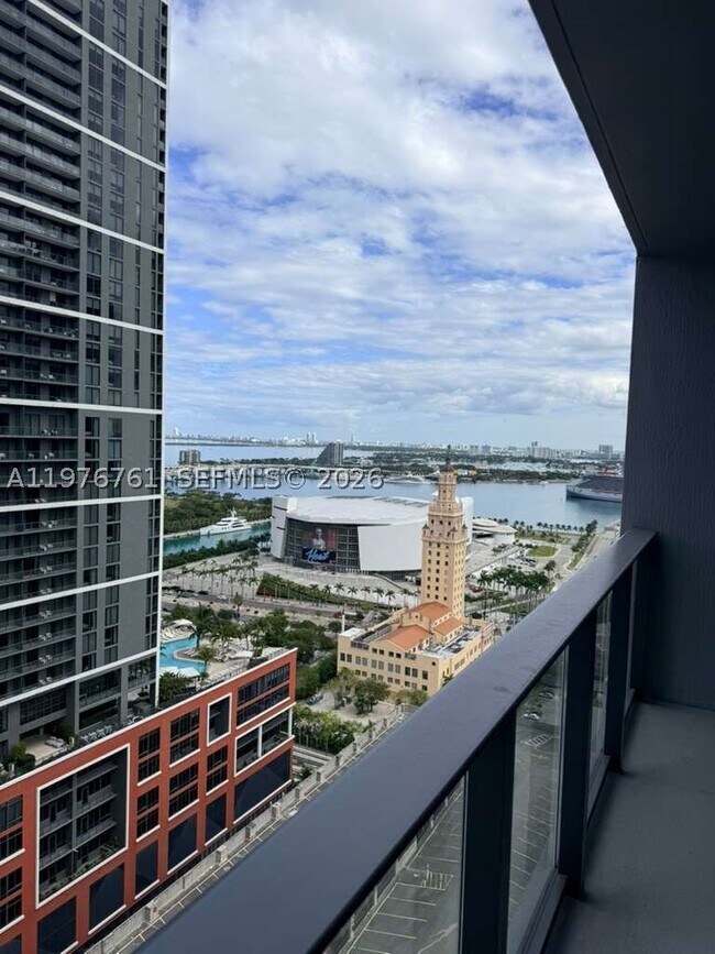 Foto del edificio - 121 NE 5th St