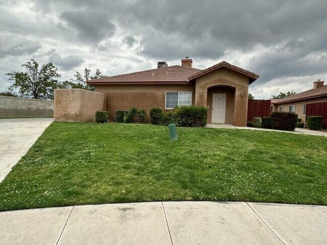 Building Photo - North Bakersfield Apartment 2 Bedroom, 2 B...