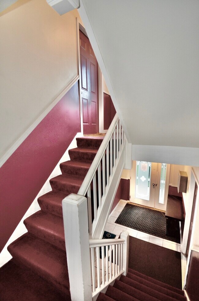 Building Photo - 1429 W Jarvis Ave