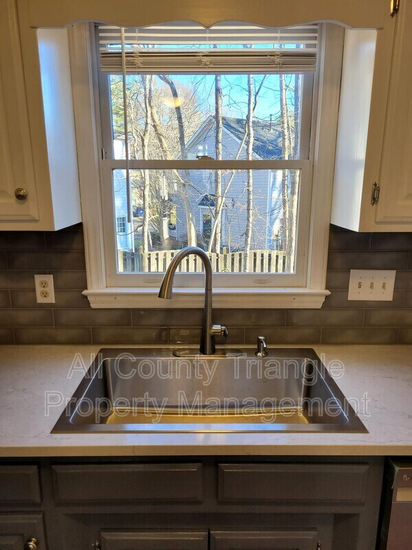 Building Photo - 203 Wood Hollow Dr
