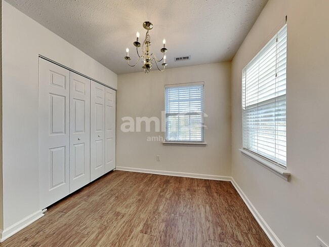 Foto del edificio - 1907 Landon Farms Ln