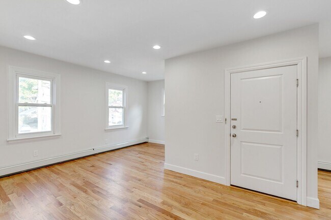 Building Photo - 161 Ashland Ave