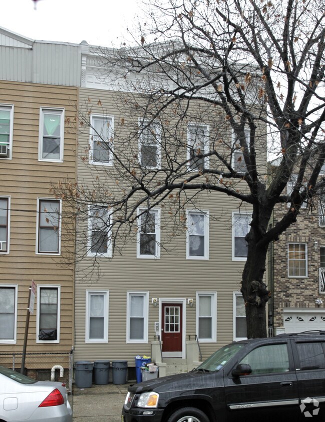 Primary Photo - 24 Jefferson Ave