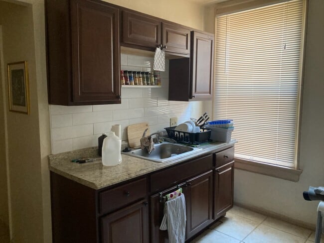 Building Photo - 3355 N Bartlett Ave