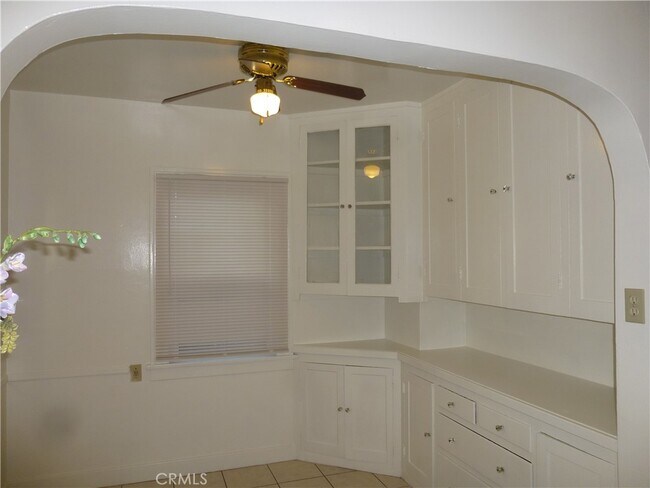 Foto del edificio - 127 S Olive Ave