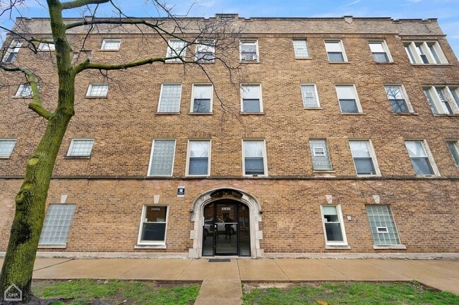 Building Photo - 2155 N Spaulding Ave