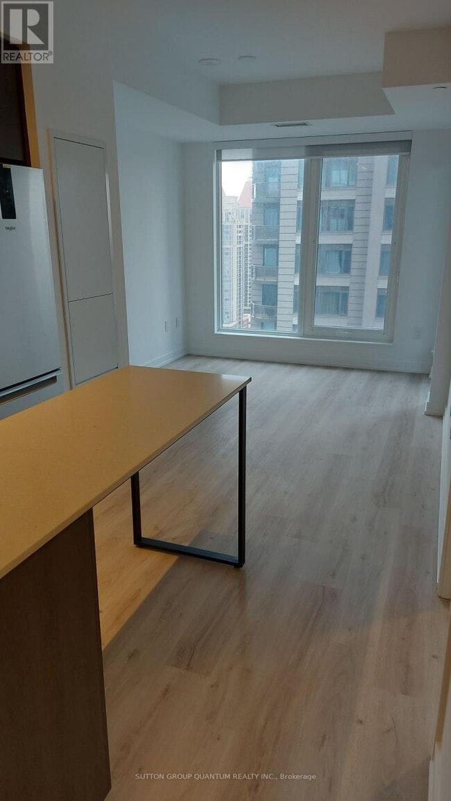 Photo du bâtiment - 395 Square One Dr