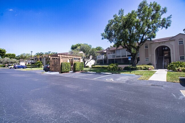 Foto del edificio - 4760 NW 102nd Ave