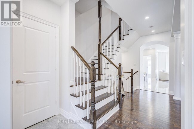 Building Photo - 77 Diamond Jubilee Dr