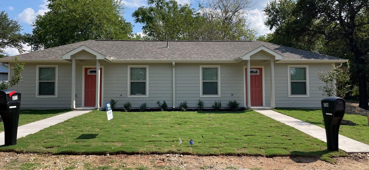 Foto principal - 3709/3711 Broken Bow Road