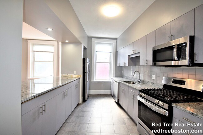 Foto del edificio - 83 Glenville Ave