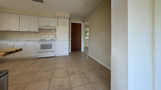 Building Photo - 8026 Brighton Dr