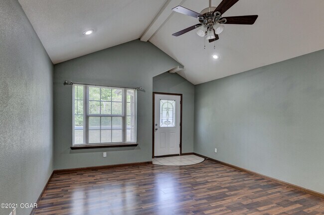 Building Photo - 3423 S Jackson Ave
