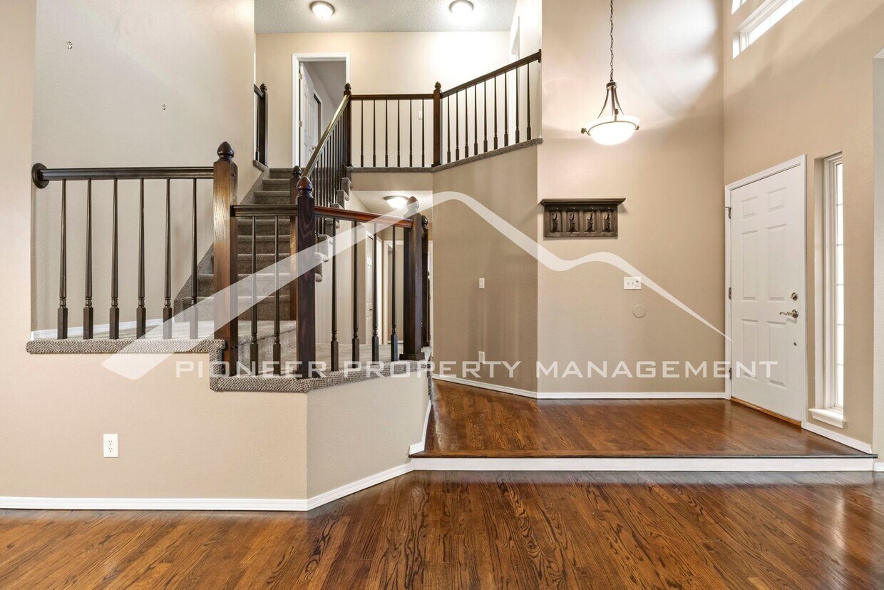 Foto principal - Beautiful 3bd/2.5 bath home with a peaceful backyard, AC, and 2.5 car garage near Ute Valley Park