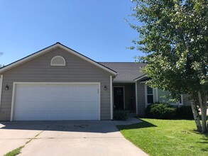 Building Photo - 132 Meadow Dr