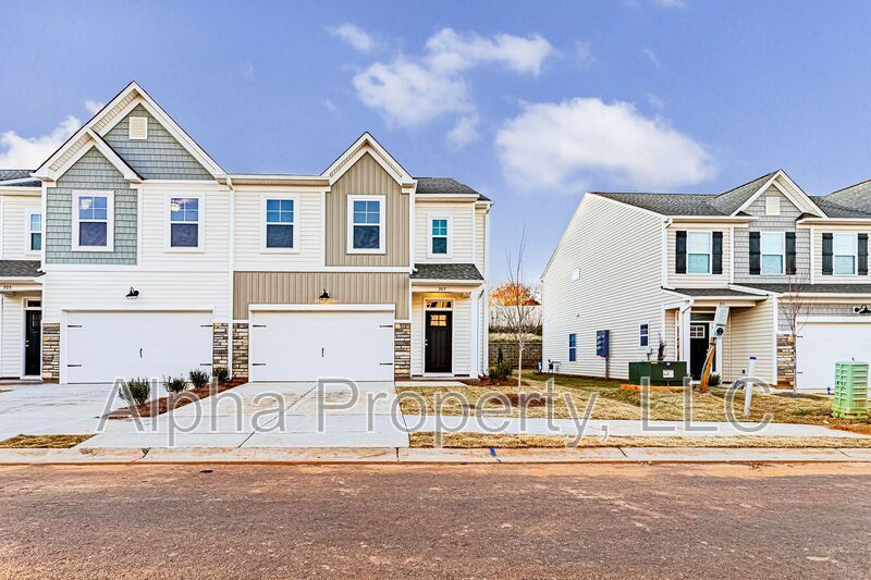Foto principal - 307 Trail Branch Ct.