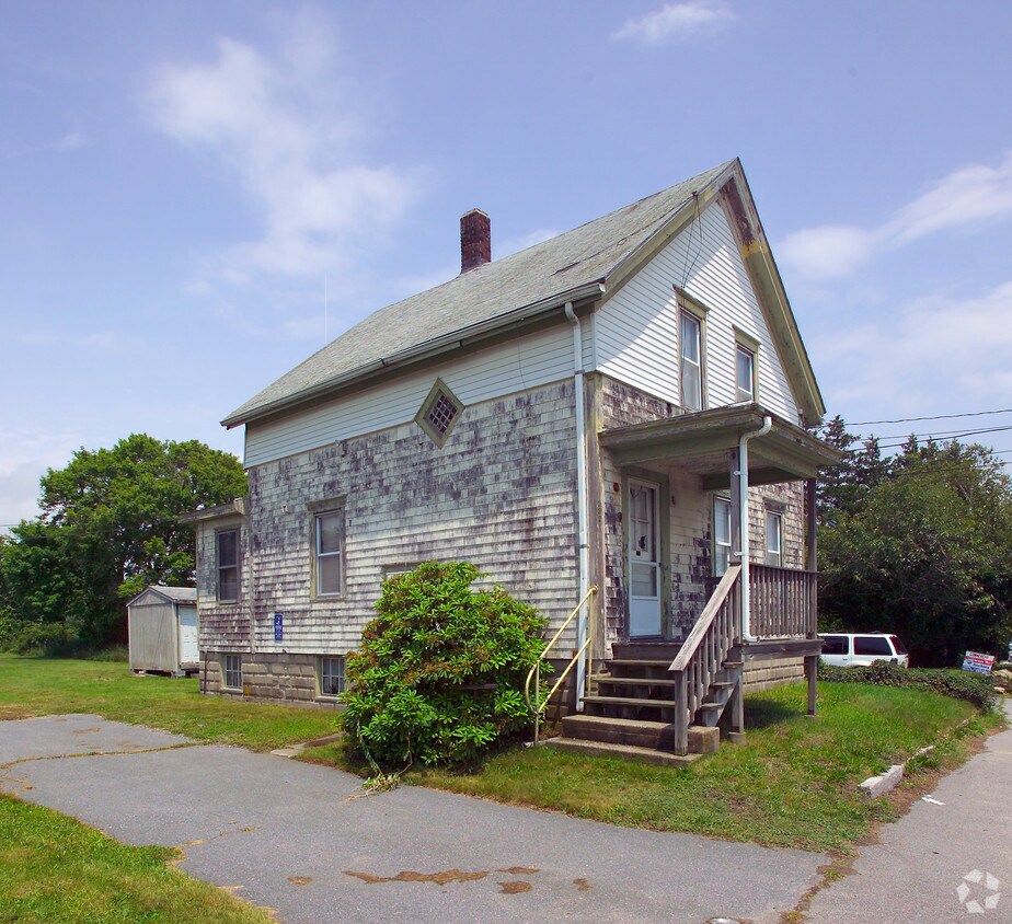 232236 Huttleston Ave, Fairhaven, MA 02719 Apartments in Fairhaven