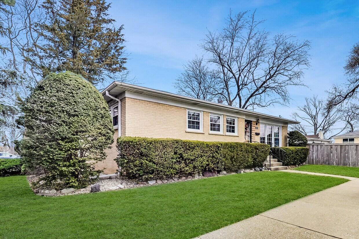 120 Devon Ave, Park Ridge, IL 60068 House Rental in Park Ridge, IL
