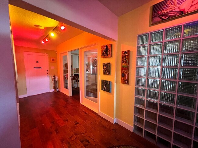 Building Photo - Charming mixed-use property, ideal for res...