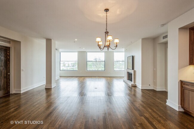Building Photo - 318 S Michigan Ave
