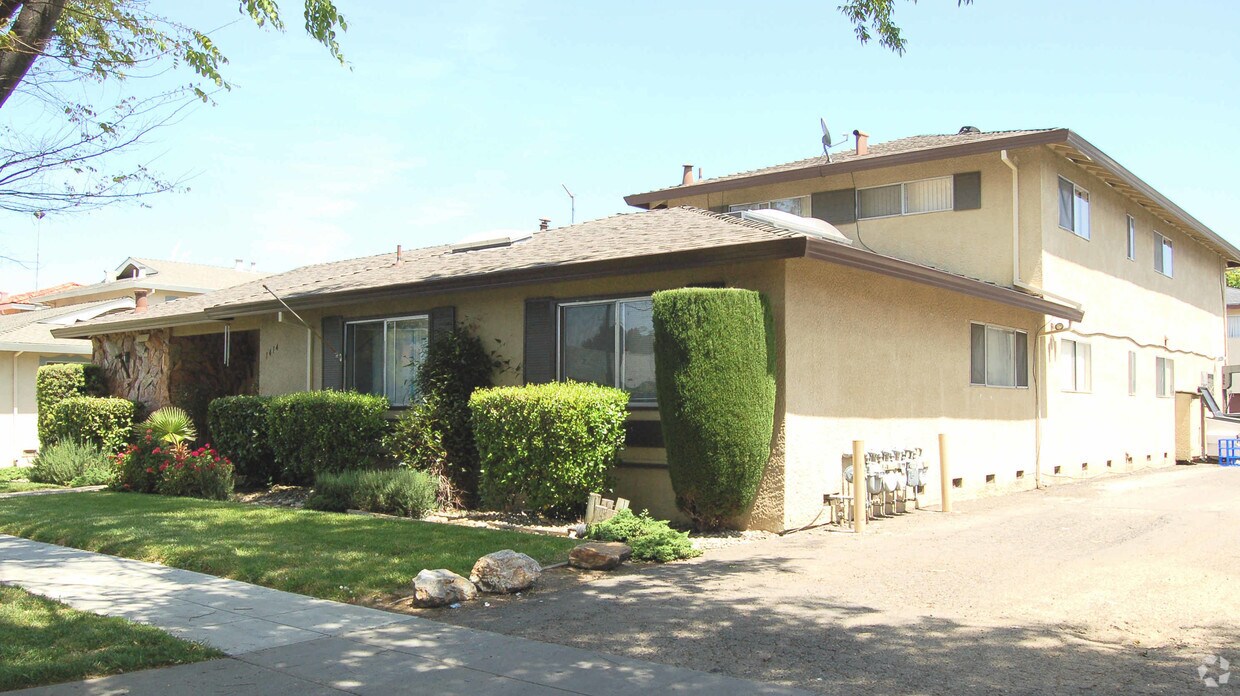 Building Photo - 1420 Essex Way