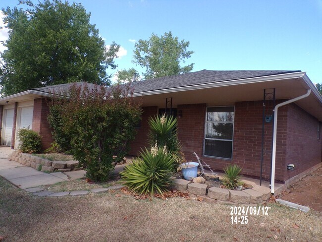 Building Photo - Pets negotiable with owner approval $200.0...