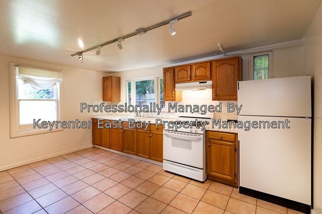 Building Photo - 416 McAuley St
