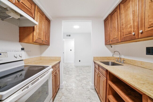 Foto del edificio - 1530 NE 136th St