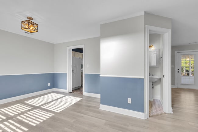 Building Photo - 109 Trinity Dr