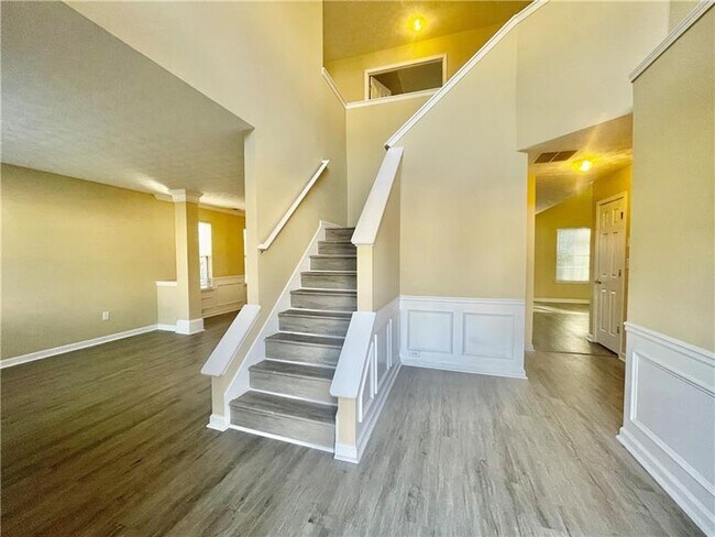 Building Photo - 1085 Hidden Pond Ln