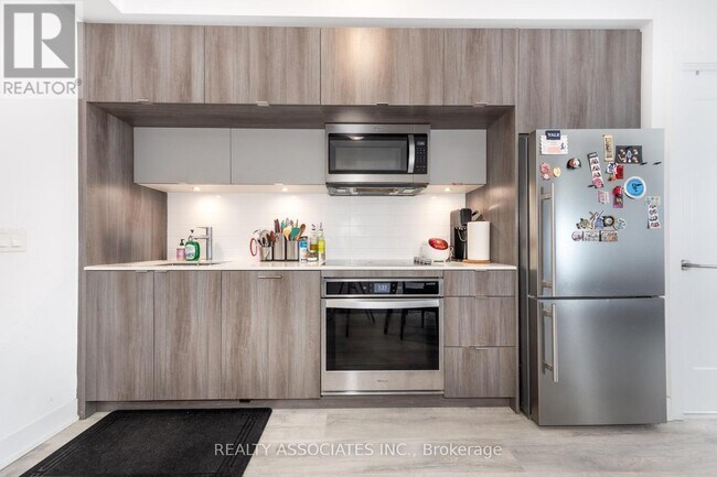 Photo du bâtiment - 585 Bloor St E