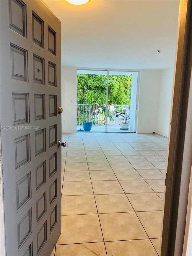 Foto del edificio - 700 NE 63rd St