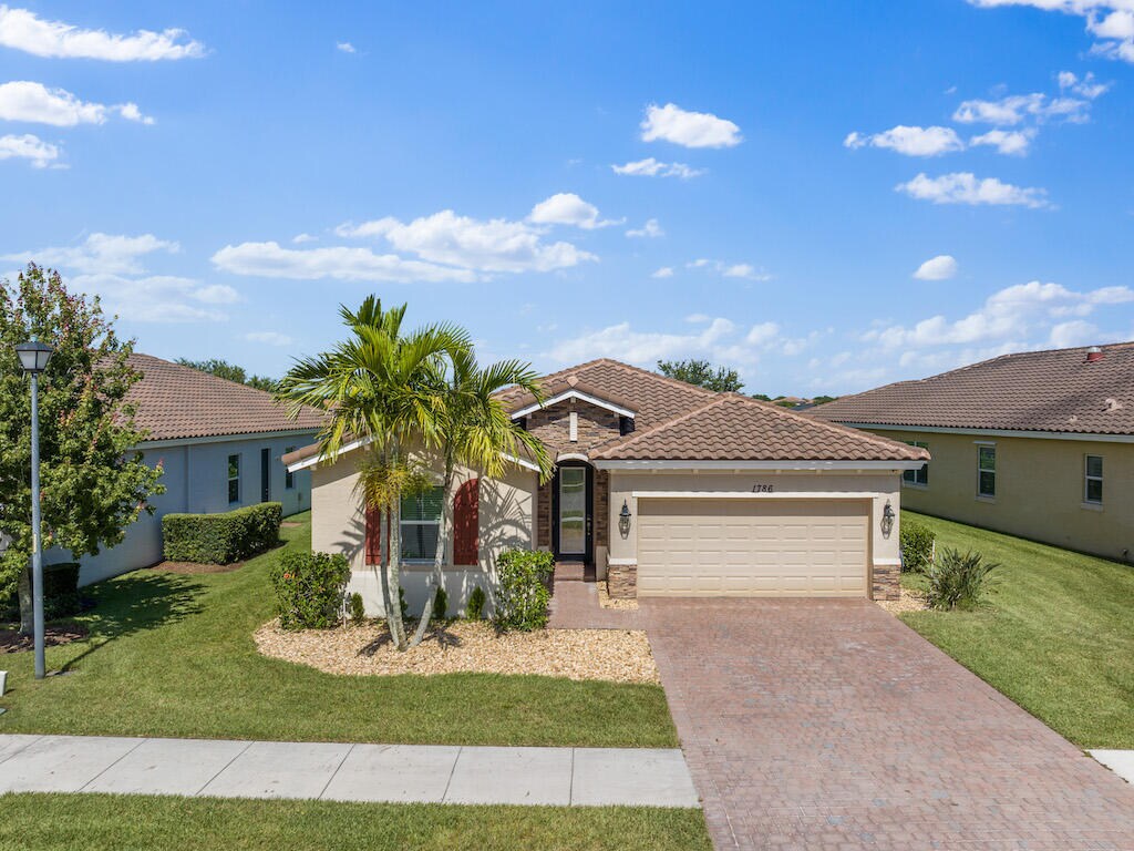 Primary Photo - 1786 Berkshire Cir SW