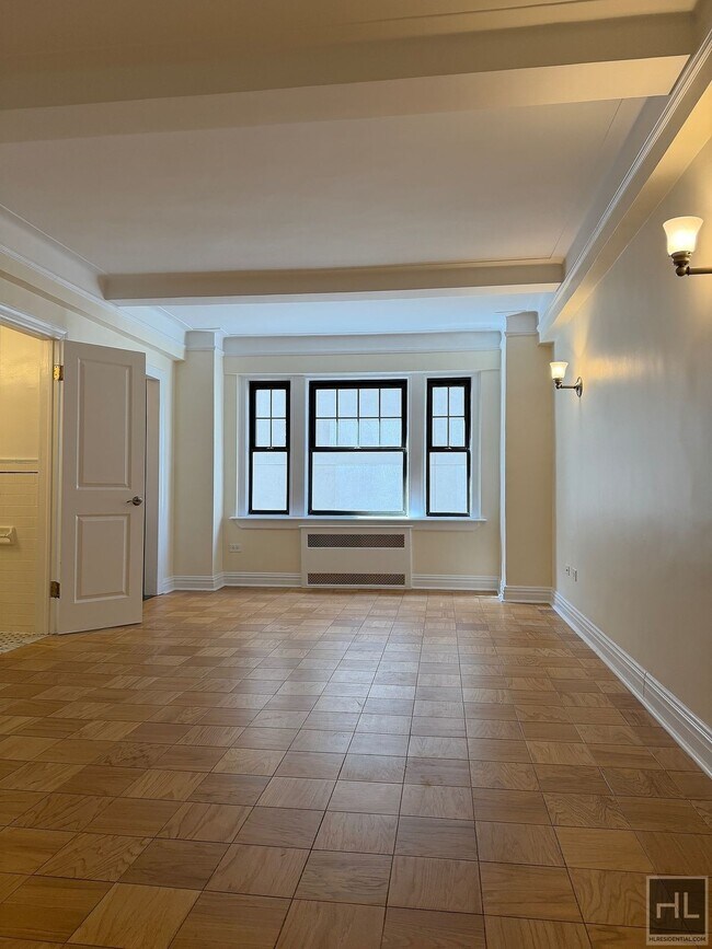 Building Photo - Christopher Street